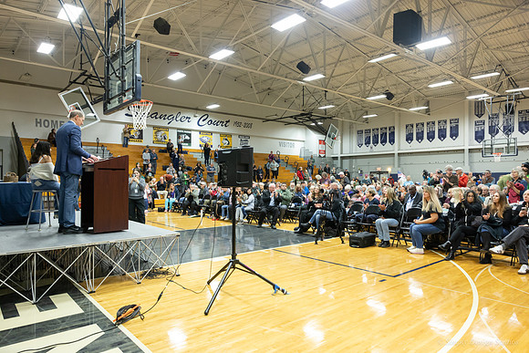 11.23.25_helo_townhall-106