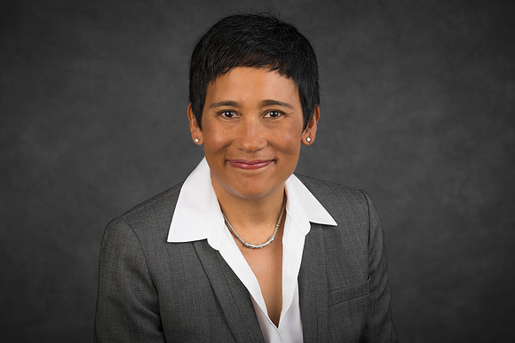 Robin_Ross_Headshots_Med-Res-1
